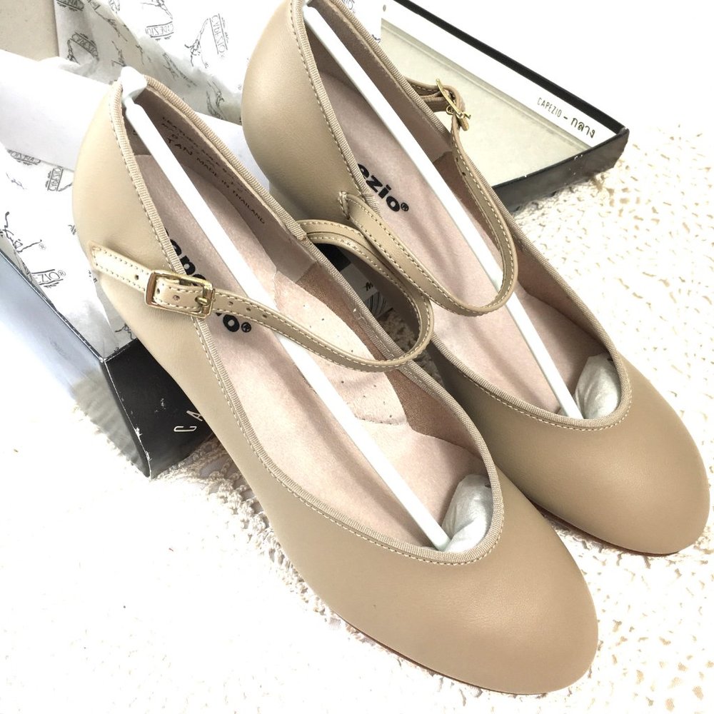 CAPEZIO 550 Jr. Footlight 1.5” Character Theatrical Dance Tan Shoe NWT